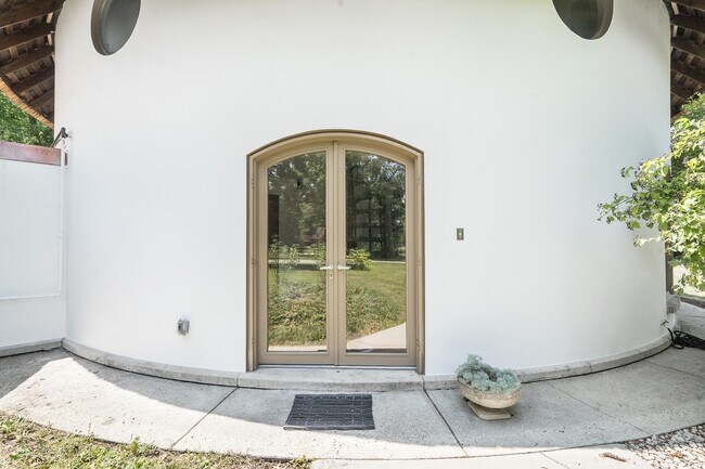 Building Photo - 6808 N Sherman Dr