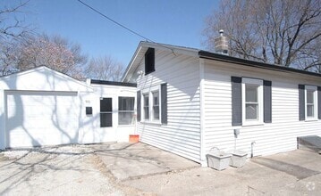 Building Photo - 901-28th 1/2 28th 1/2 St