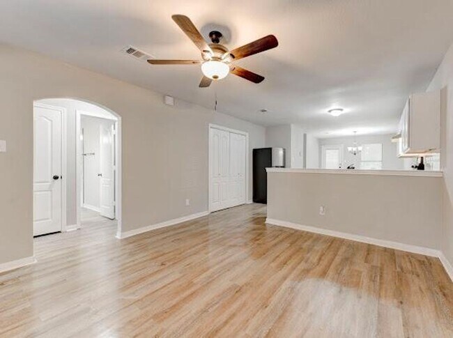 Building Photo - AVAILABLE SOON! (SECTION 8 ACCEPTED)