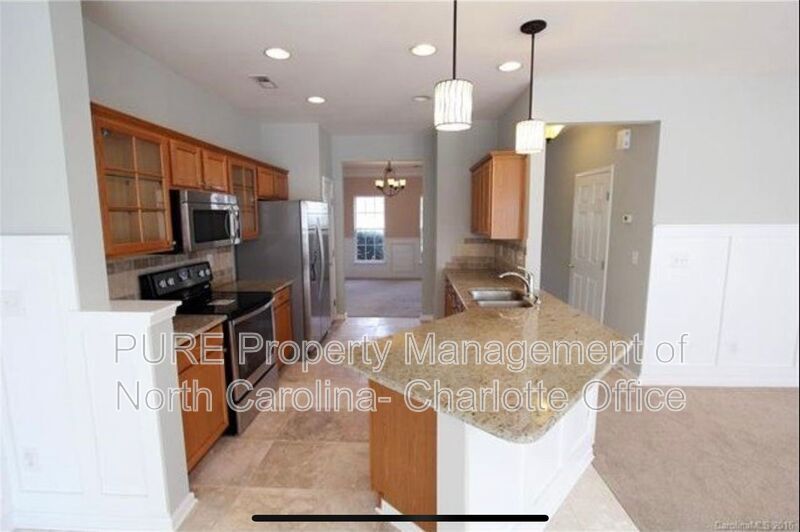 Primary Photo - 6033 Queens Walk Ct