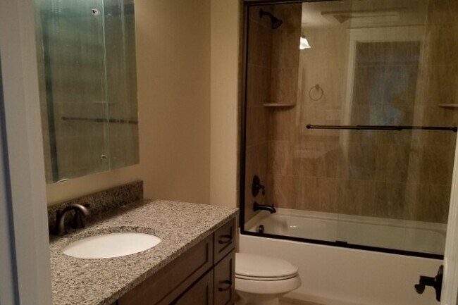 Upstairs Bath - 123 Silver Lake Ln