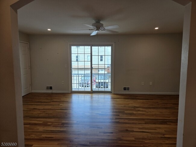Building Photo - 89 Sumo Village Ct