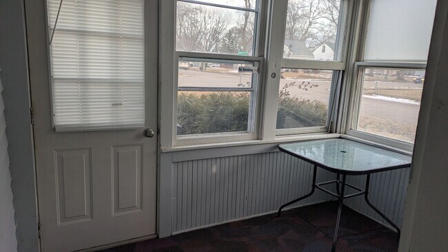 Foto del edificio - 2 Bedroom/1.25 bath house with large kitch...