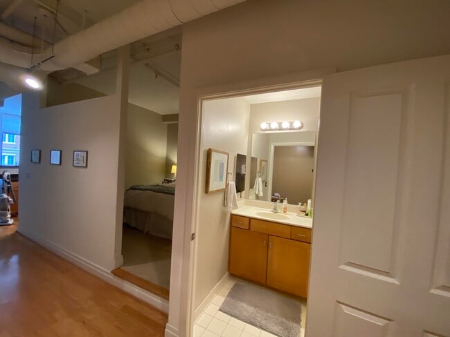 Bed and bath rooms - 1205 N Garfield St