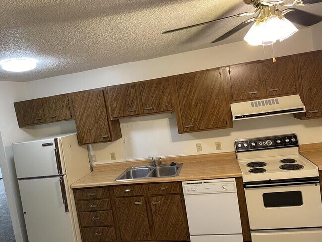 Foto del edificio - 512 Breezy Point Dr