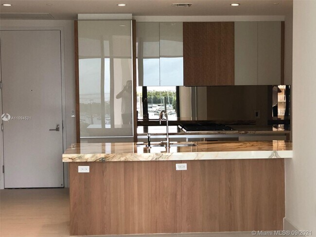 Foto del edificio - 2831 S Bayshore Dr