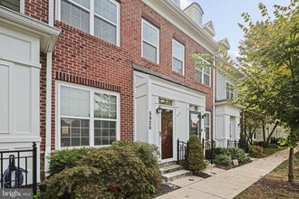 Building Photo - 5926 Talbot Dr