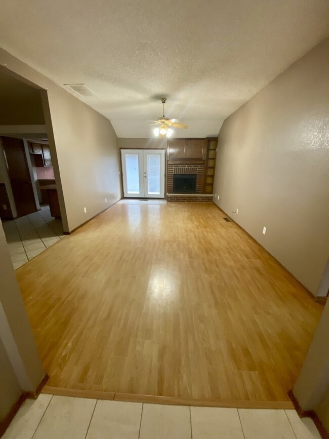 Foto del edificio - Storm Shelter! 3 bed 2 bath 2 car garage h...