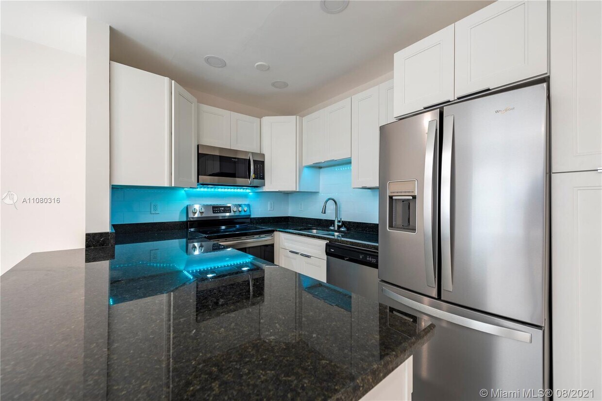 Foto principal - 628 NE 8th Ave