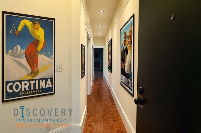Building Photo - SOMA Top Floor Condominium for Immediate L...