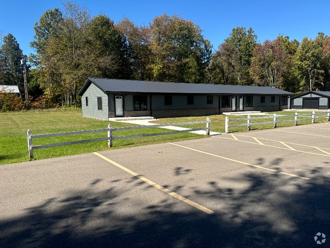 Building Photo - 41000 Harris Rd