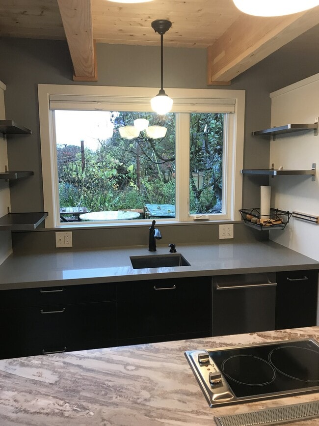 Photo - 1412 SE Carlton St House