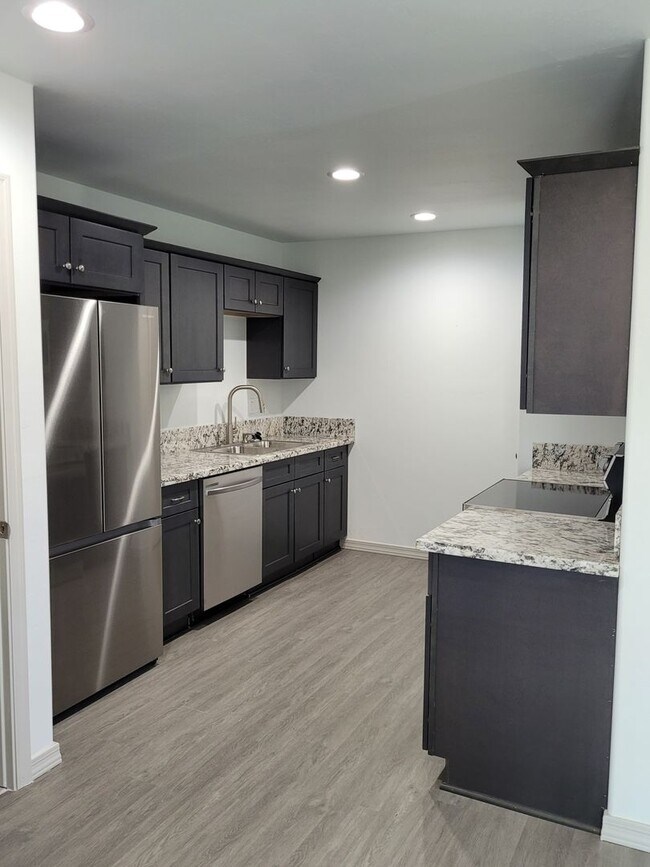 Foto del edificio - Brand New Construction Duplex