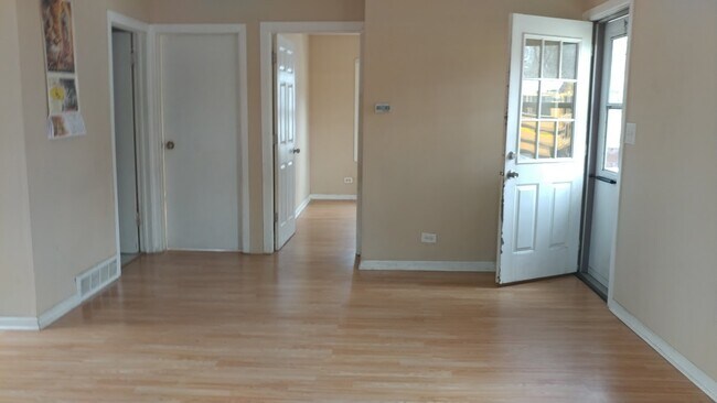 Foto del edificio - Must see Cozy single family home !!!!!!!!!...