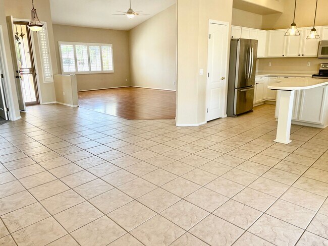 Foto del edificio - 3-6 Month Rental, Amazing Water Front Property With Private Pool!