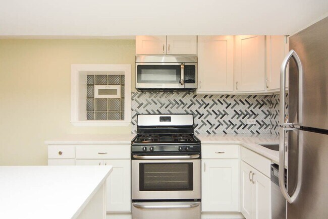 Building Photo - 2819 N Richmond St