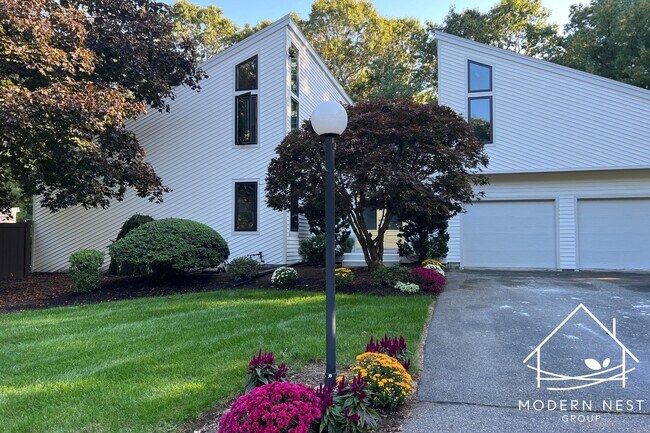 Building Photo - 15 Thoreau Dr