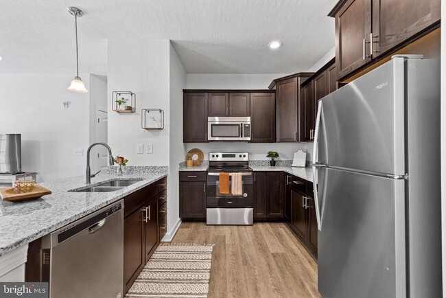 Foto del edificio - 1003 Rowen Ln
