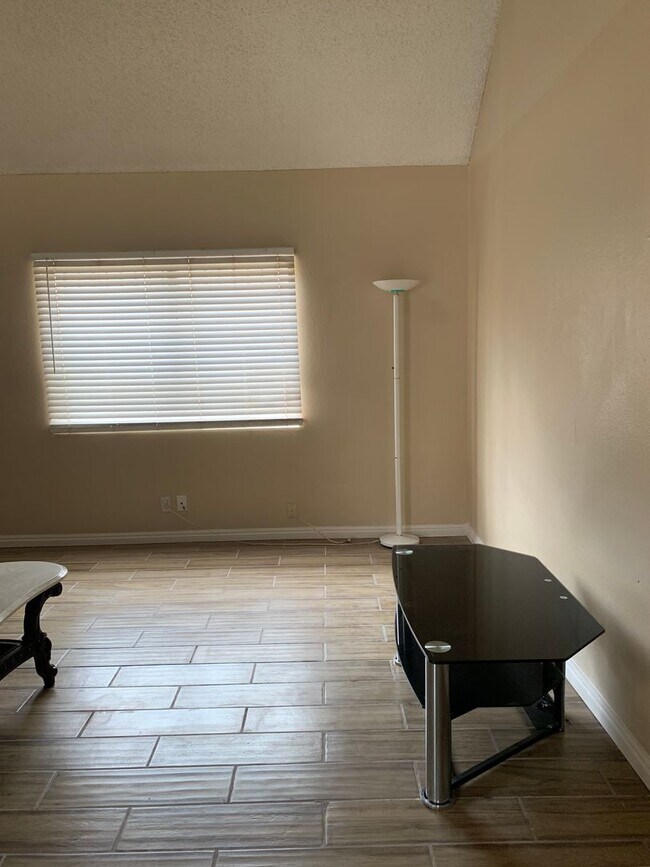 Foto del edificio - 5148 Greene Ln