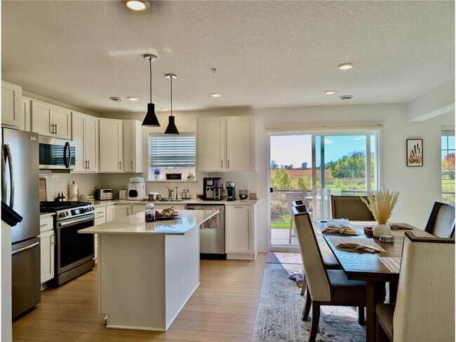 Building Photo - 1073 Jubert Dr