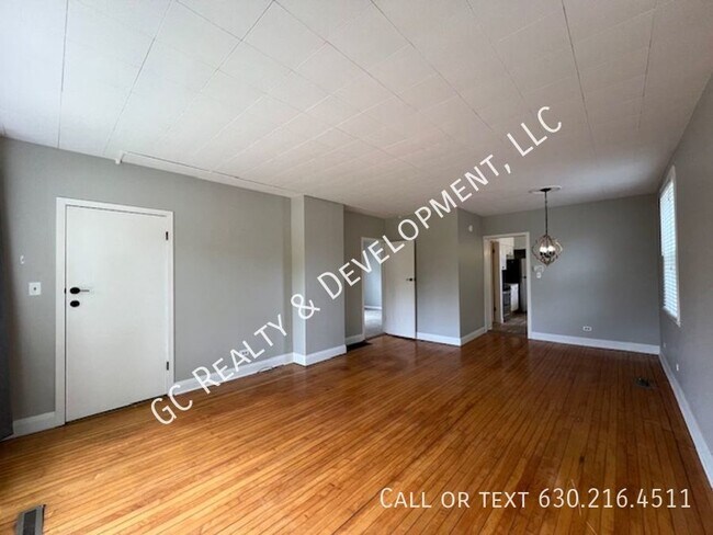 Foto del edificio - ***RIVERSIDE 1ST FLOOR UNIT / 2 BDRM - 1 B...