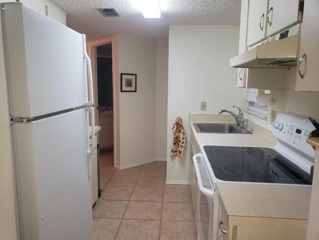 Foto del edificio - 7912 Midway Dr Terrace