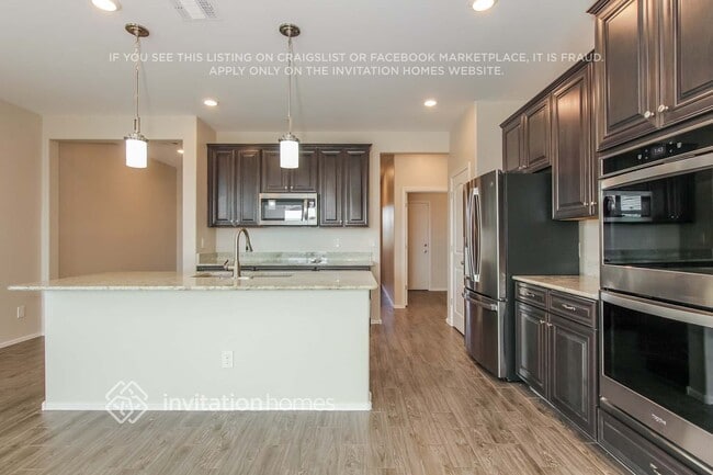 Building Photo - 12651 W Glenn Dr