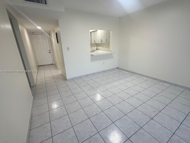 Foto del edificio - 10090 NW 80th Ave