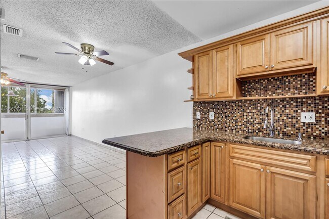 Building Photo - 1750 W 56th St
