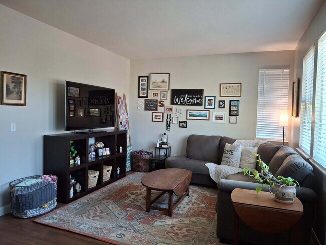 Foto del edificio - Beautiful Aurora Home - 4 Bedroom, 3 Bathrooms in Excellent Condition!