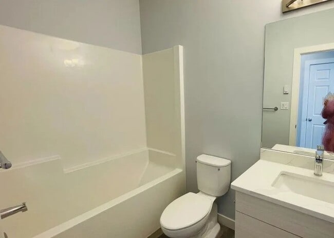 Building Photo - 224 Hamm Cres