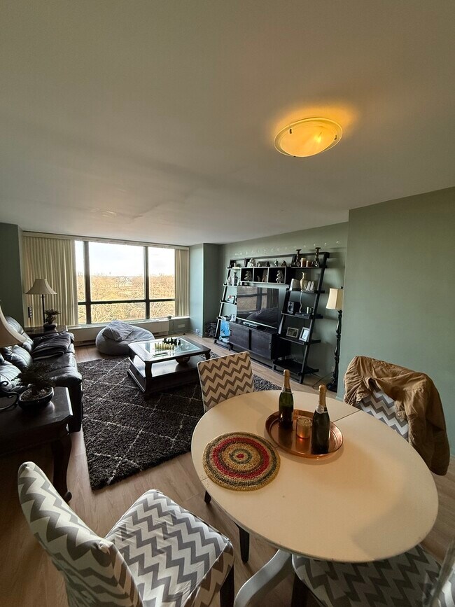 Foto del edificio - 5415 N Sheridan Rd