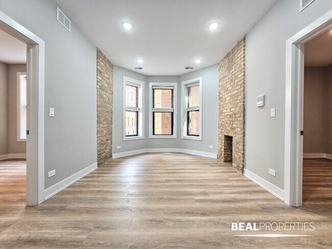 Building Photo - 428 W Belden Ave