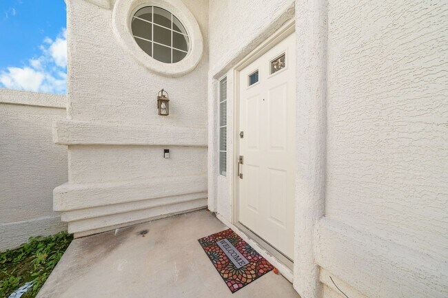 Foto del edificio - 3-Bed, 2.5-Bath Summerlin Home with Modern Upgrades & Upstairs Laundry