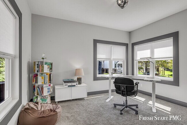 Foto del edificio - Spacious 6-Bedroom Retreat in Rockford with 3.5 Luxurious Baths