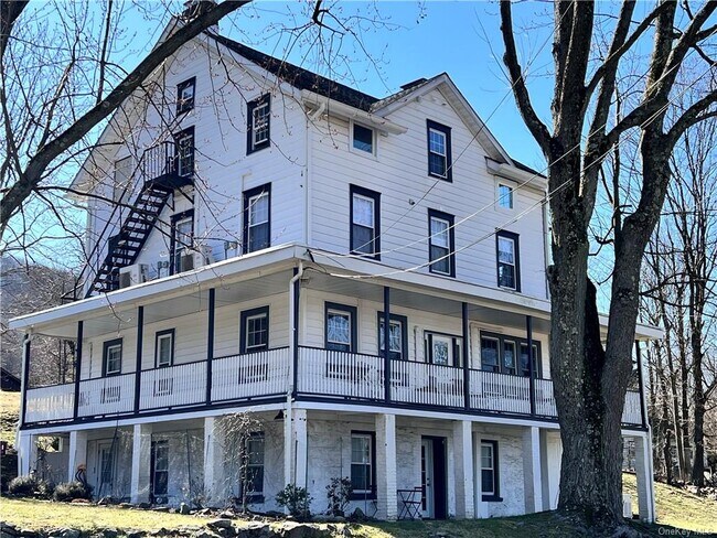 Building Photo - 206 Bayview Ave