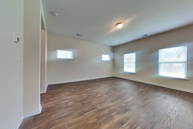 Building Photo - 325 Beacon Field Rd