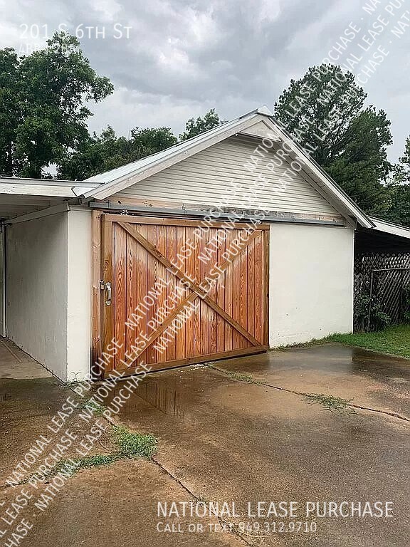 Building Photo - Rent to Own Handyman Special with $6000 Do...
