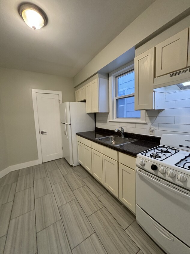 189 Elmwood Ave 4 - 188 Elmwood Ave