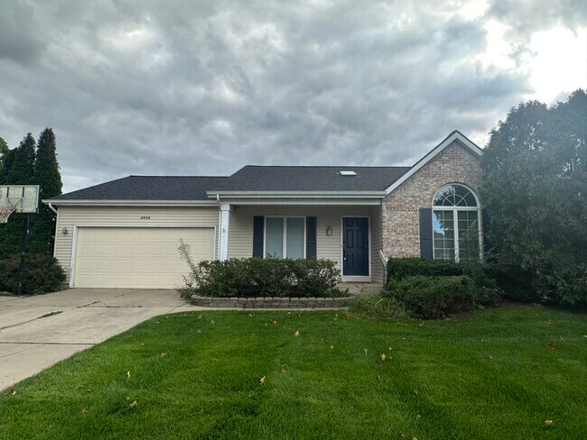 Building Photo - 4934 Claredon Pl