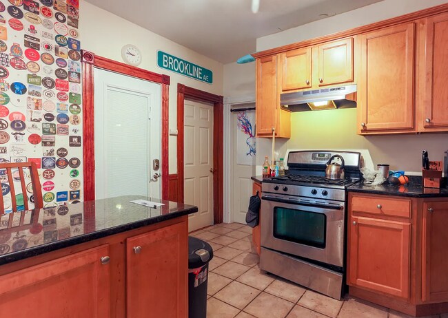 Building Photo - 70 Calumet St