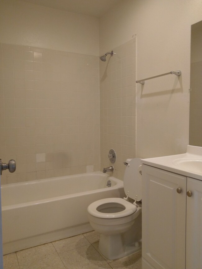 Baño 2 - 2506 corian glen dr