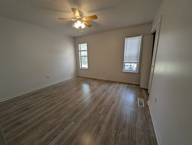 Foto del edificio - 116 Edgefield Rd