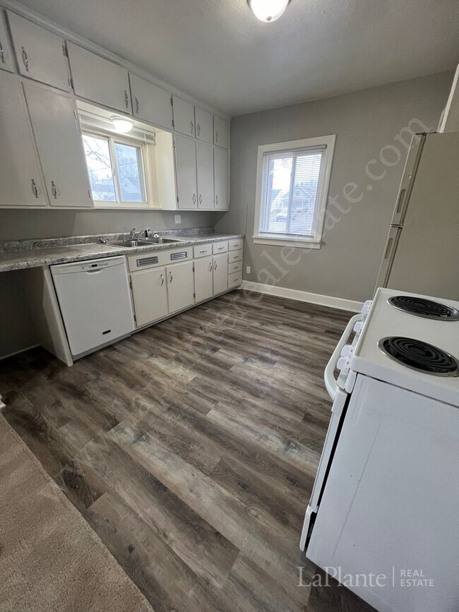 Building Photo - Newly Remodeled 2-Bedroom Home for Rent