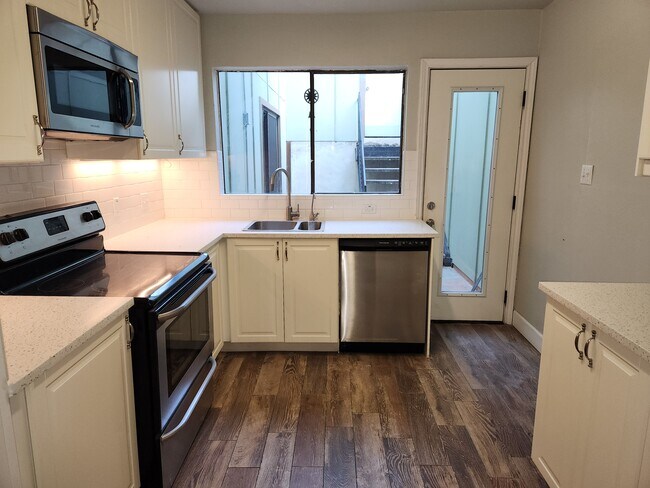 Foto del edificio - 1702 Timber Ridge Dr
