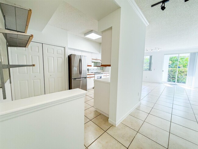 Foto del edificio - 3105 NE 184th St