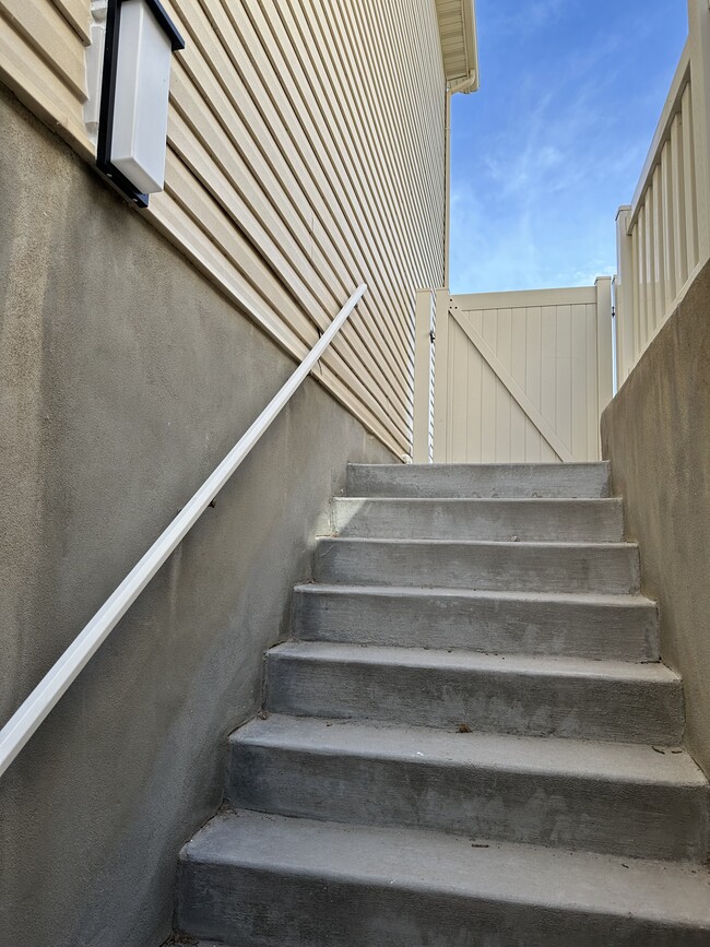 Building Photo - 4348 N Maple Dr