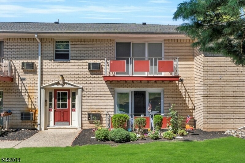 Foto principal - 358 Hoover Ave