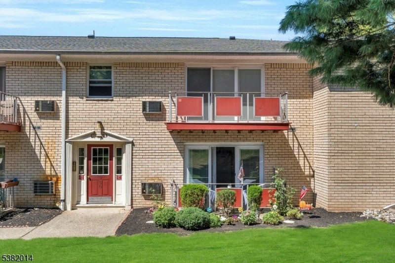 Primary Photo - 358 Hoover Ave