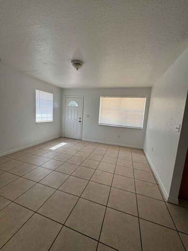 Foto del edificio - 240 NW 56th St